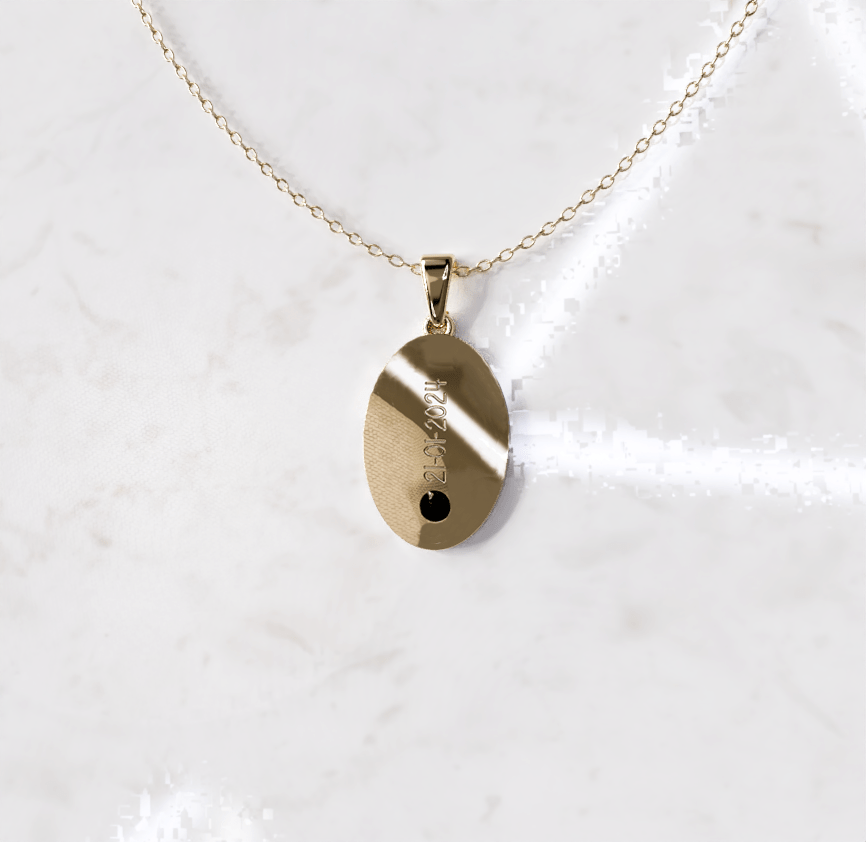 as sieraad aan ketting met askamer goud