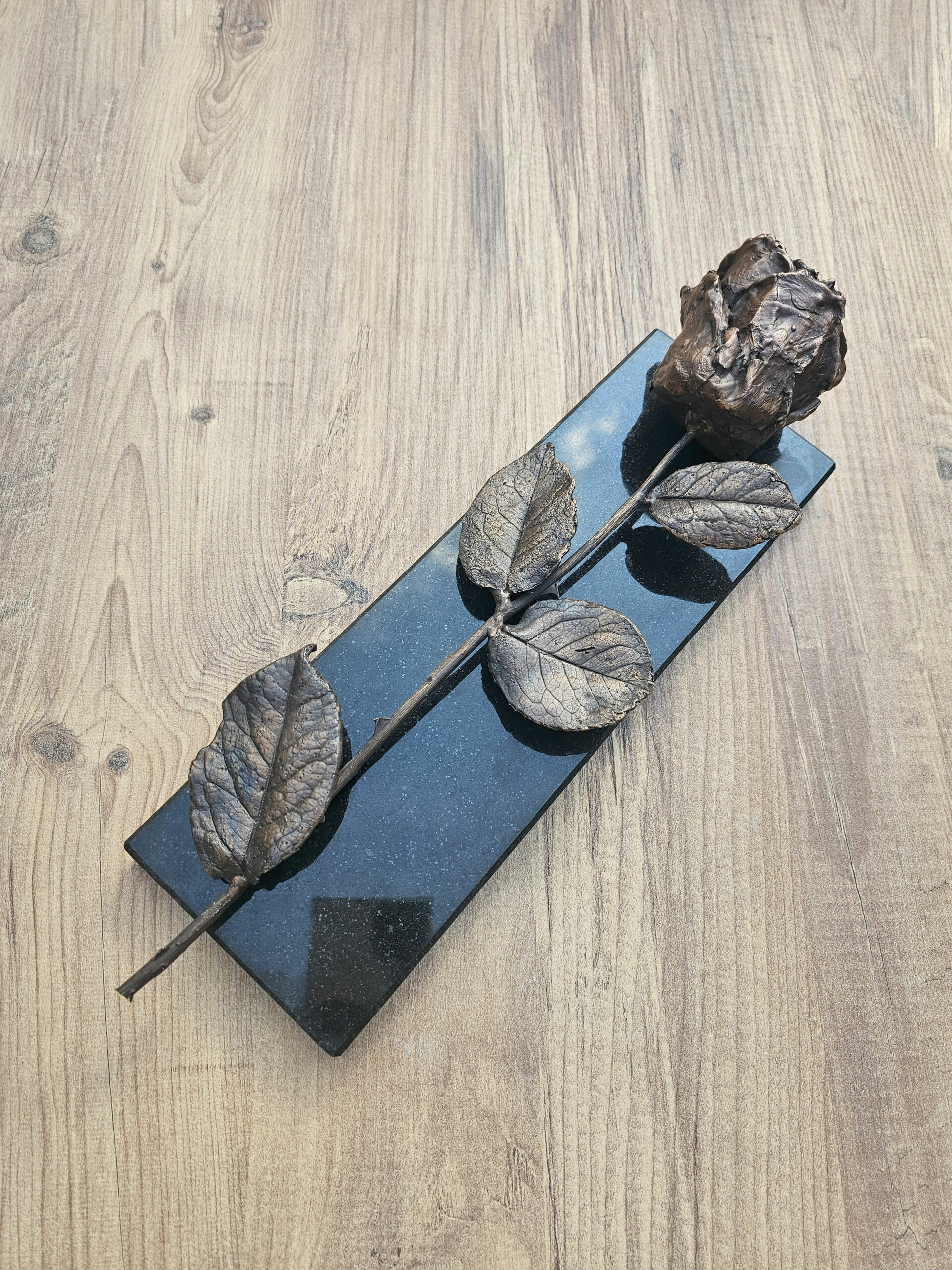 grafbloem-scaled Bloem in brons | 15-801 - Afbeelding 1