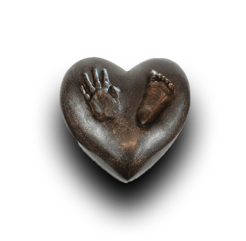 Bronzen urn hartje met hand en voetafdruk