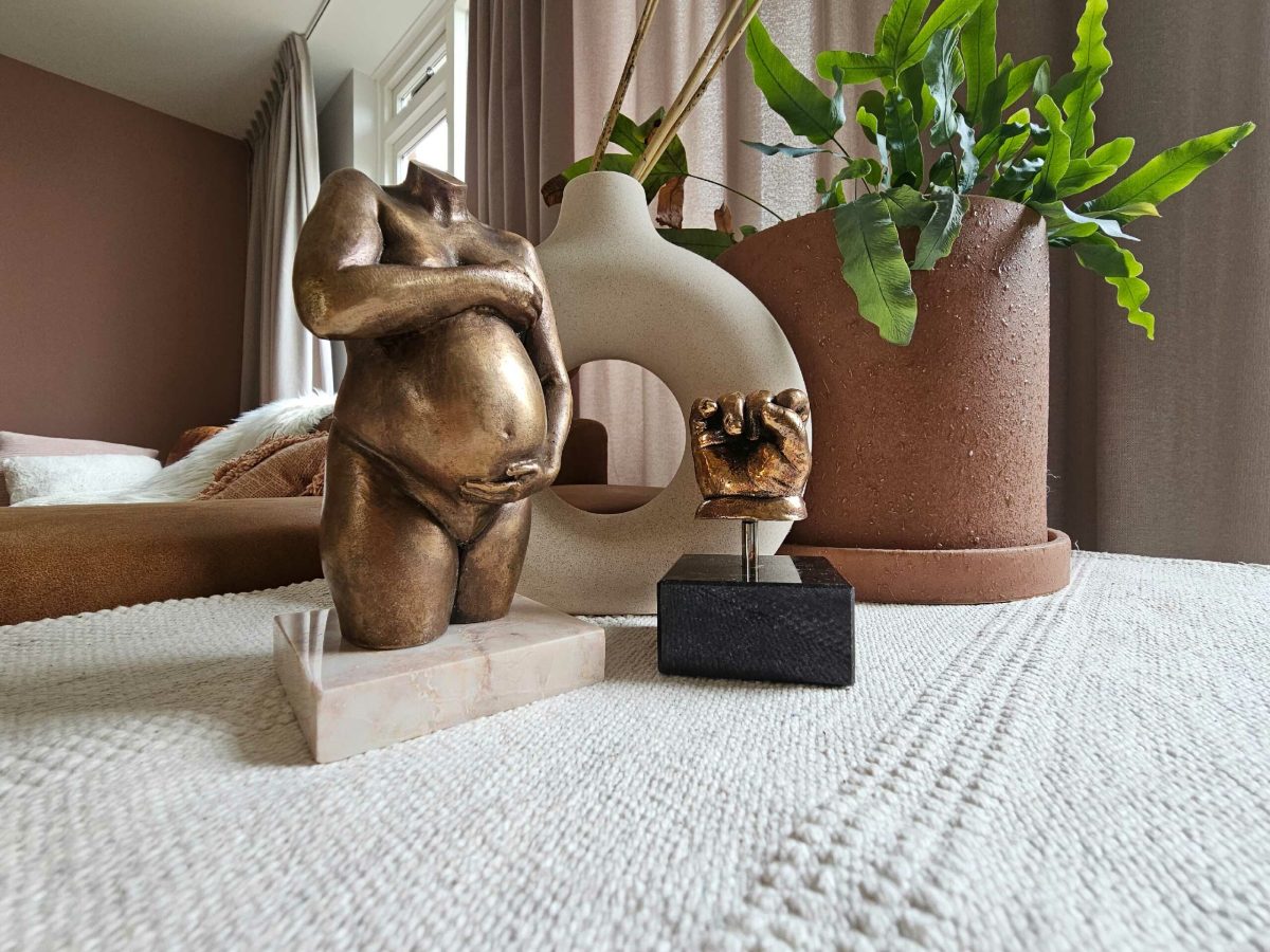 Zwangerschapsbeeldje in brons | 17-106 - Afbeelding 3