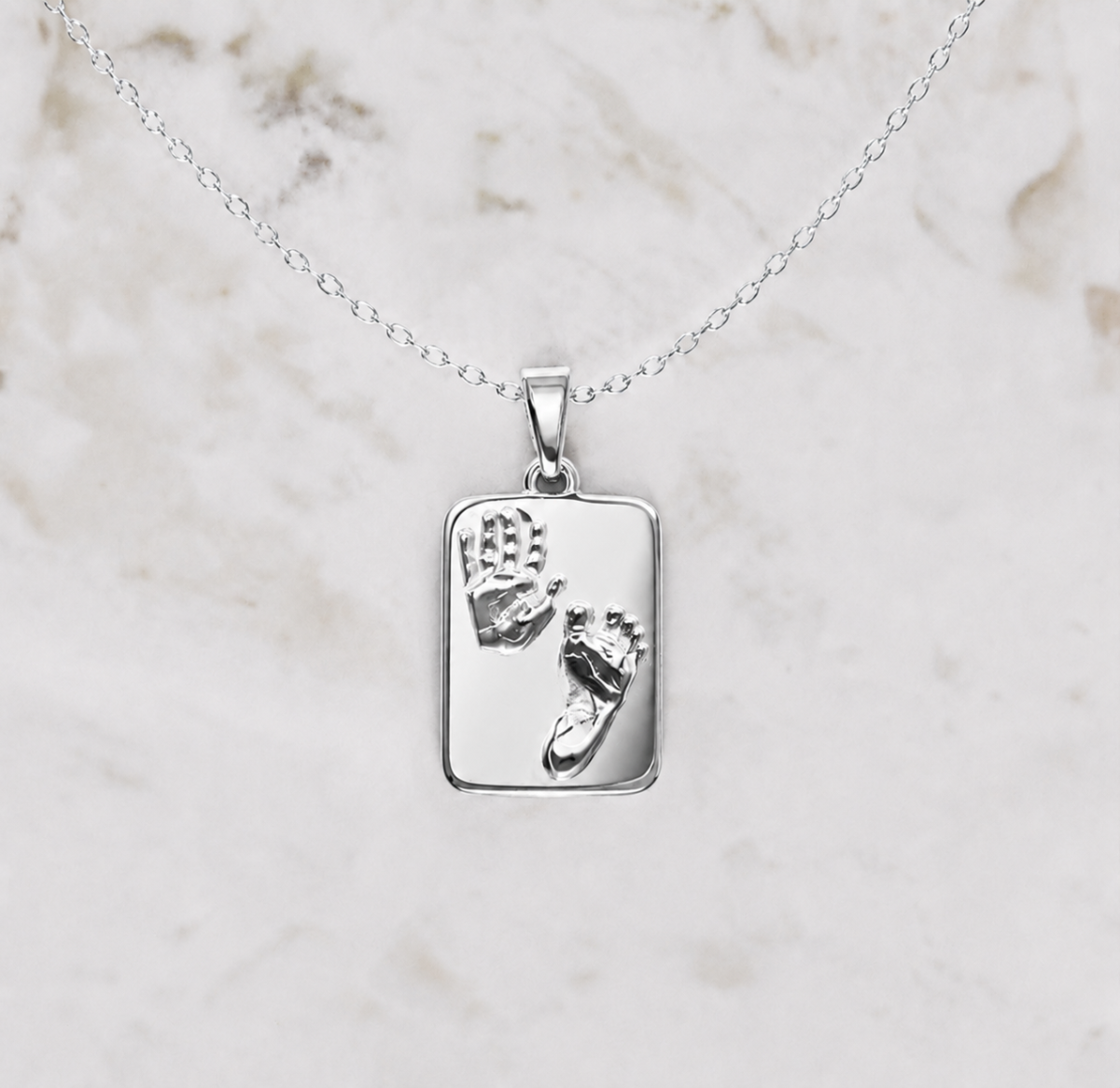 Tag zilver met hand en voetafdruk rechthoekige bedel