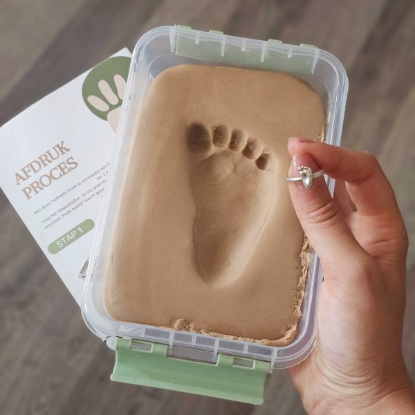 afdrukken met klei in afdrukset origineel kraamcadeau