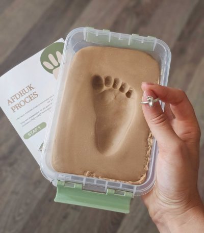 afdrukken met klei in afdrukset origineel kraamcadeau